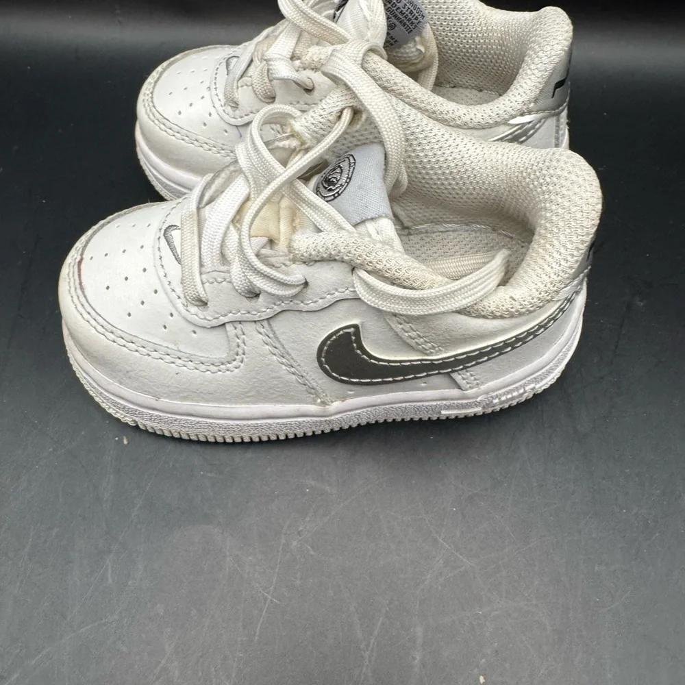 Nike Air Force 1 Low SE Toddler Sneakers Size 5C White Silver Lace Up Sneakers